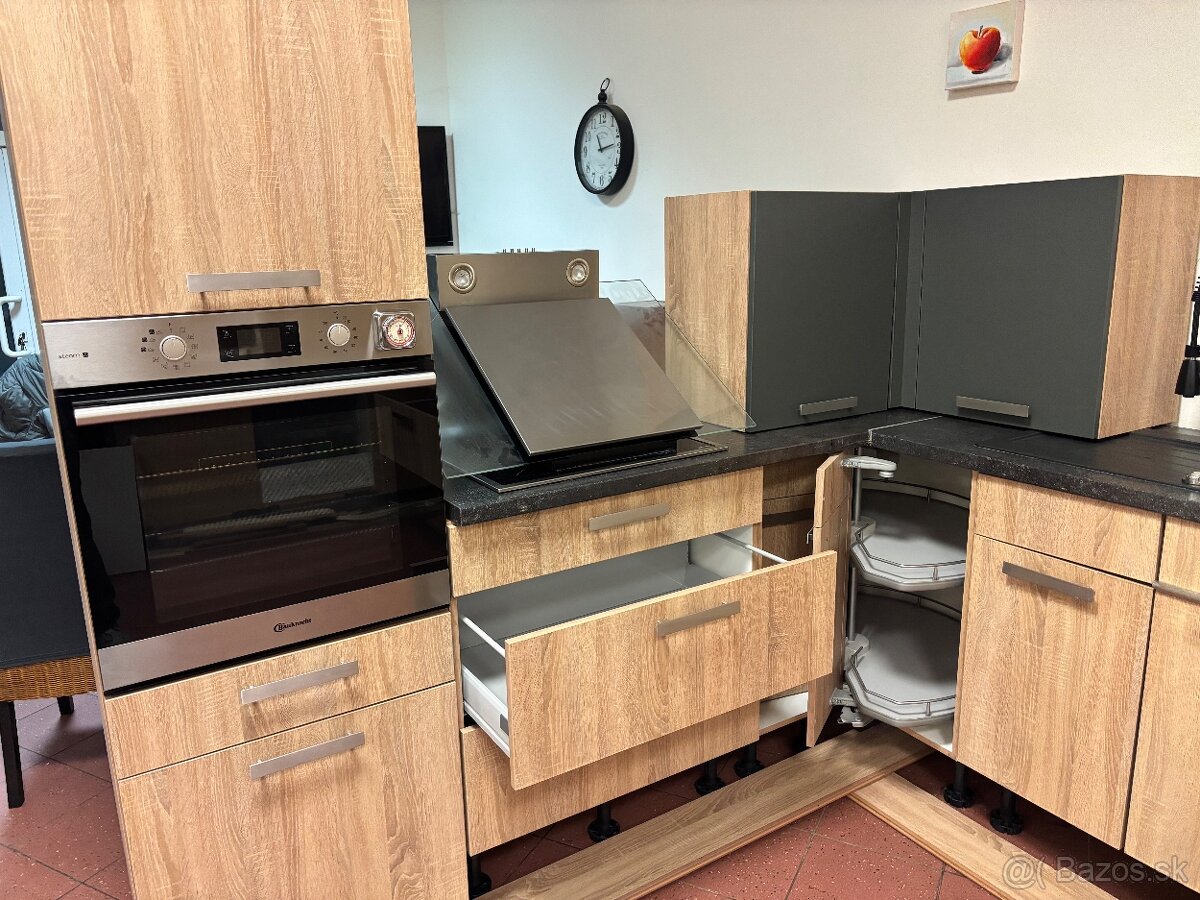 Prodám krásnou zánovní kuchyň Nobilia vertico - 11
