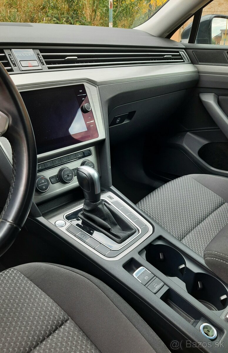 Predám Volkswagen Passat Variant 2.0 TDI EVO Elegance DSG - 11