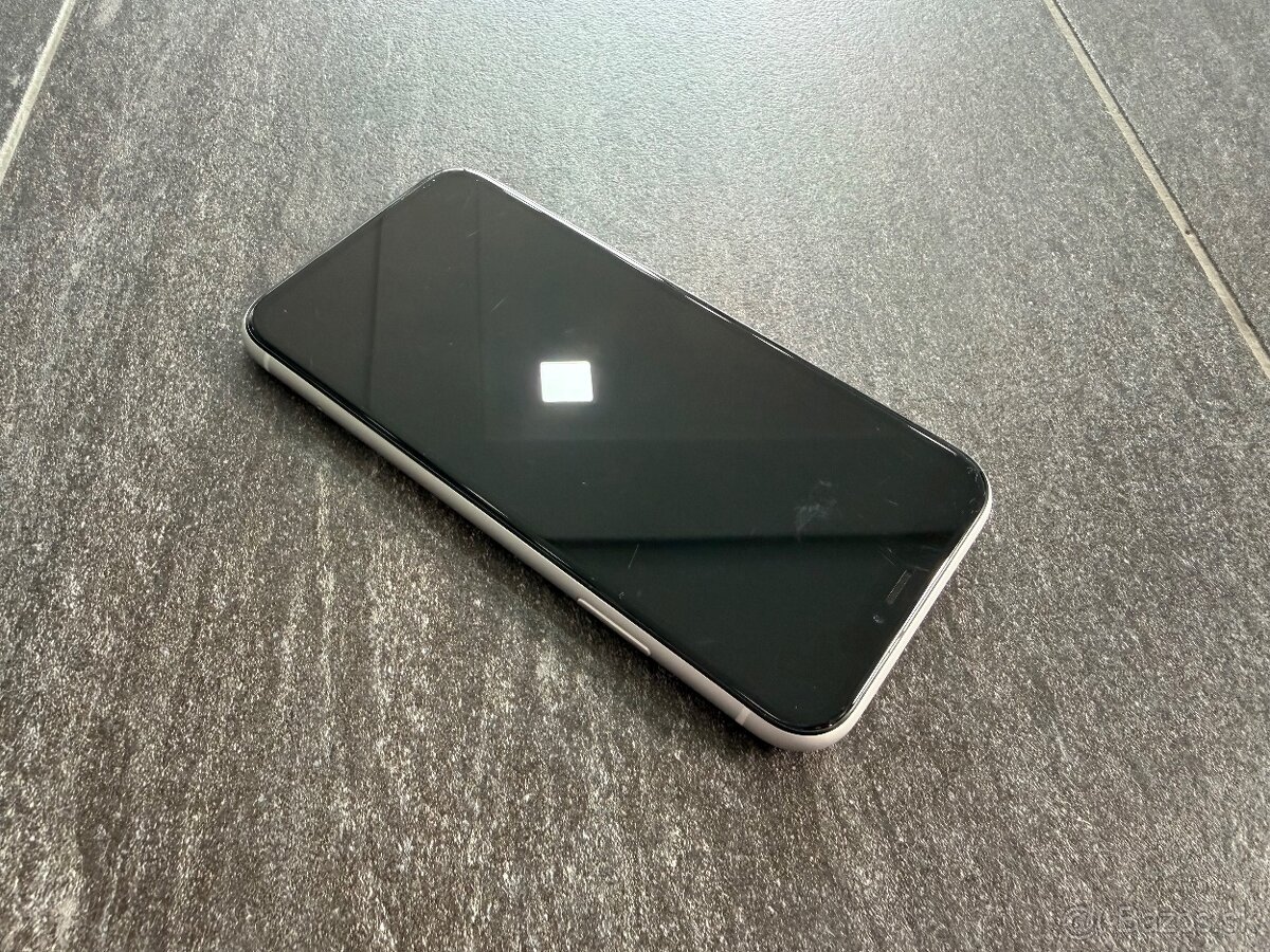 Apple iPhone XR 64 GB v bielej farbe White - 11