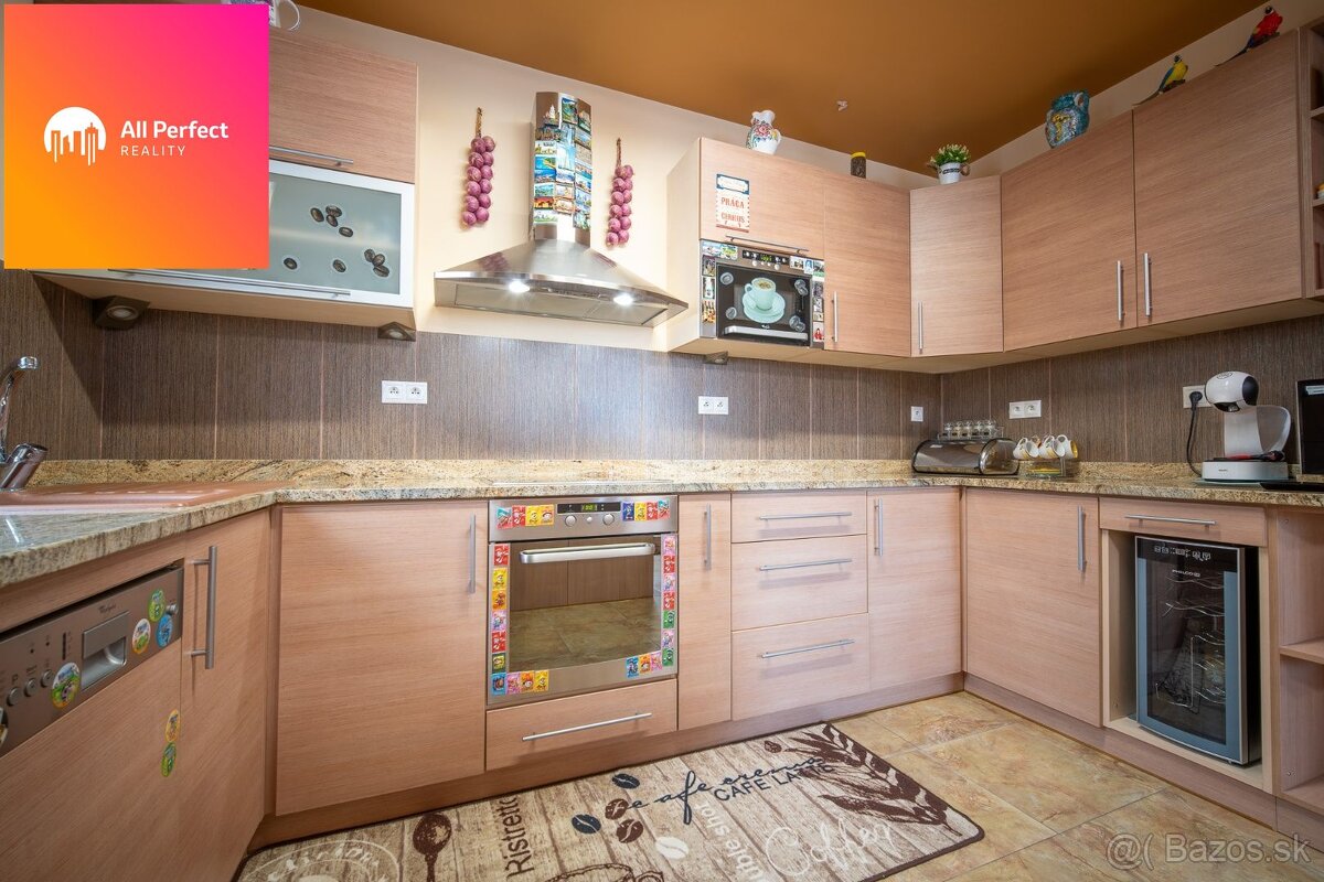 Na predaj rodinný dom s bazénom v Opoji - 11