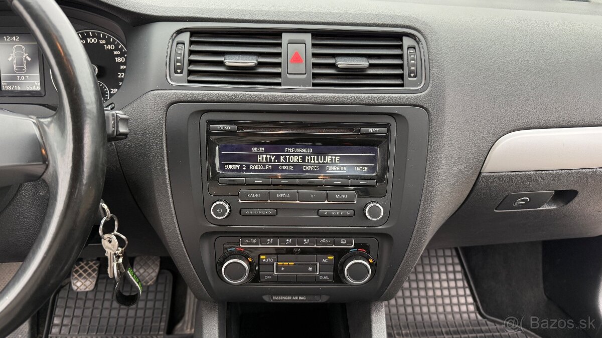 Volkswagen Jetta 1.6 TDI Comfortline - 11