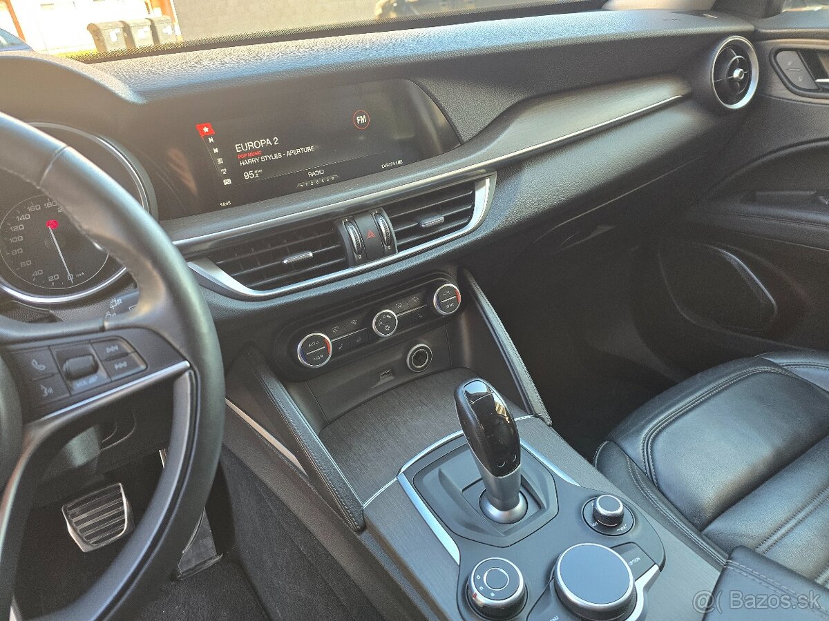 Alfa Romeo Stelvio 2.0 Q4 280ps - 11