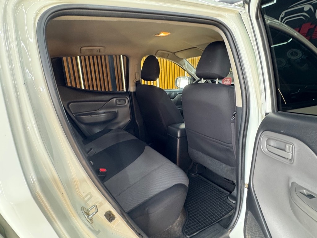 Mitsubishi L200 2.4 DI-D Double Cab - 11