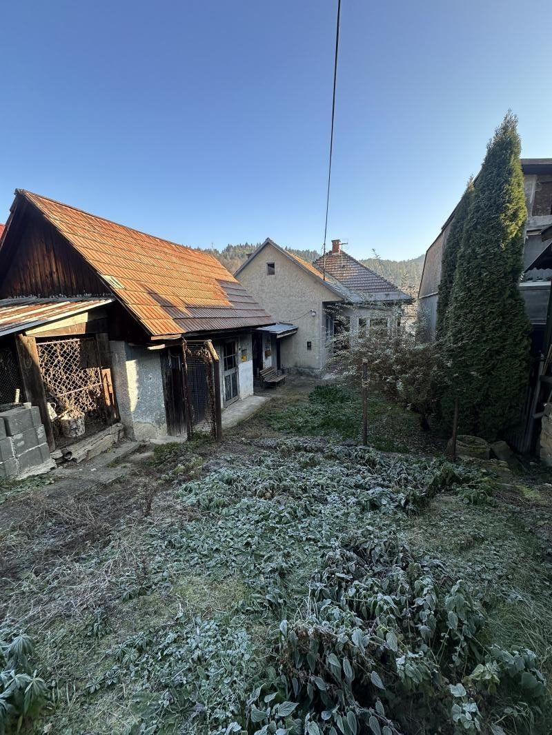 Ponúkame na predaj starší bungalov v Brusne - 11