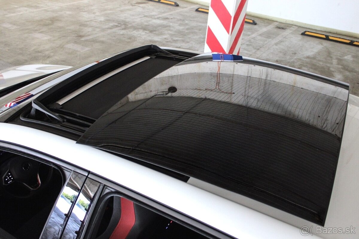 Volkswagen Golf 2.0 TSI 300k GTI Clubsport DSG - 11