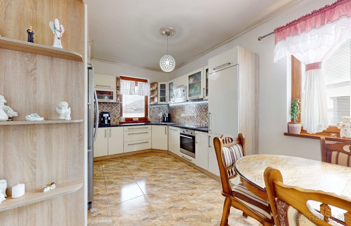 Krásny rodinný dom Zlaté Klasy - PREDAJ - 11