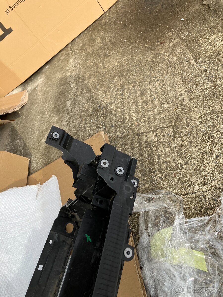 chladicova stena seat ateca predni celo - 11