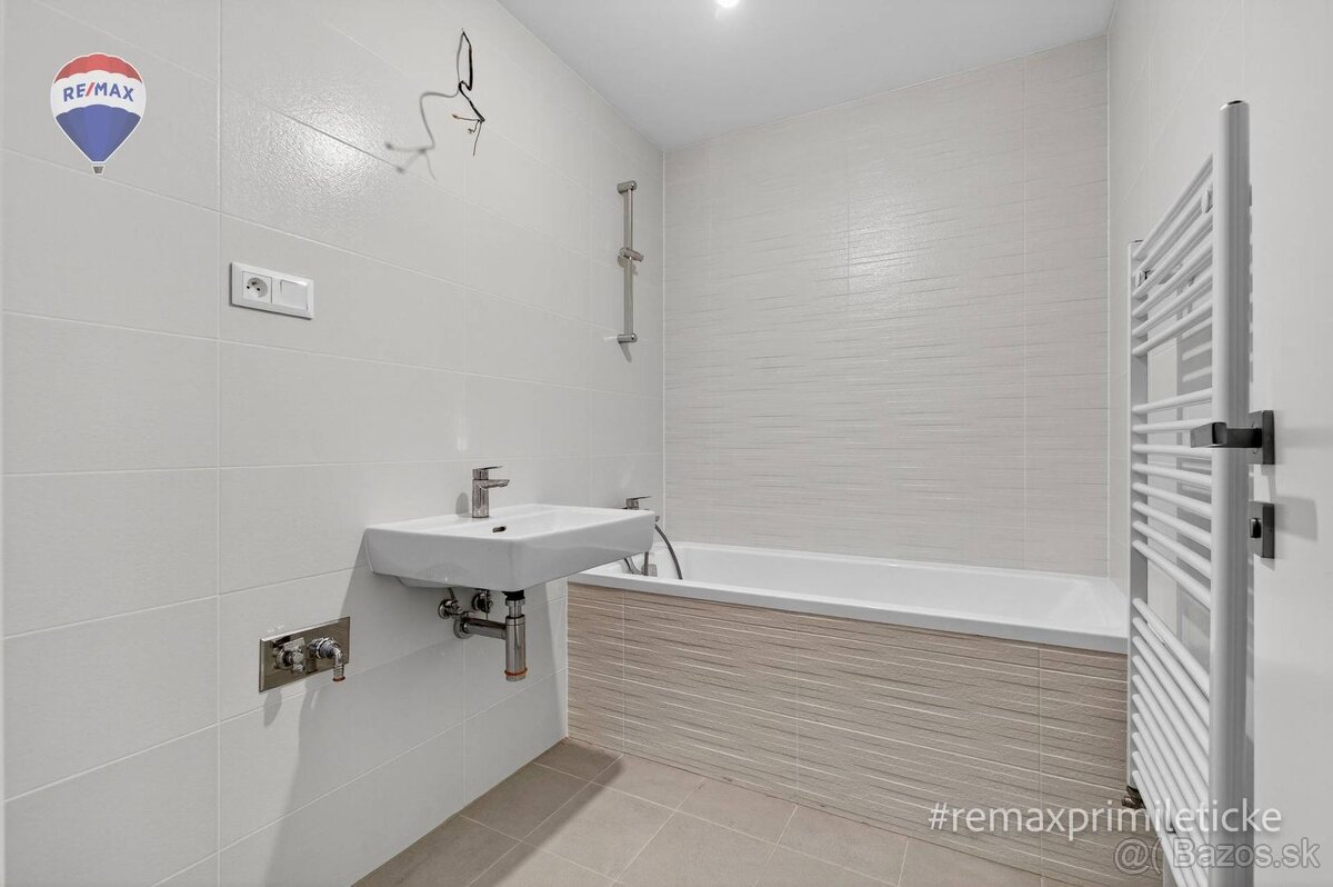 NA PREDAJ Slnečný 2-izbák s veľkým balkónom v Jarabinkách - 11