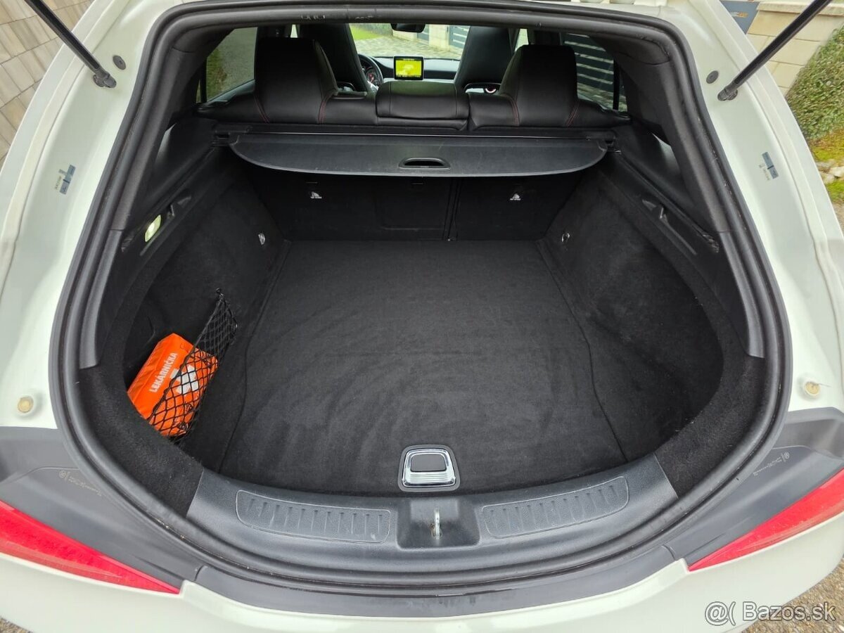 Mercedes-Benz CLA 200D Shooting Brake 4Matic AMG AT/7 100 kw - 11