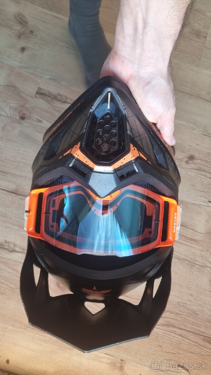 Prilba Axo Oakley - 11