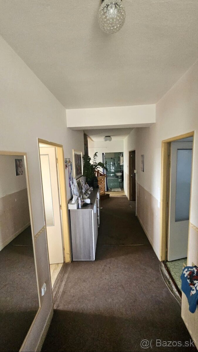 Predáme rodinný dom s pekným pozemkom v Kamenici nad Hronom. - 11