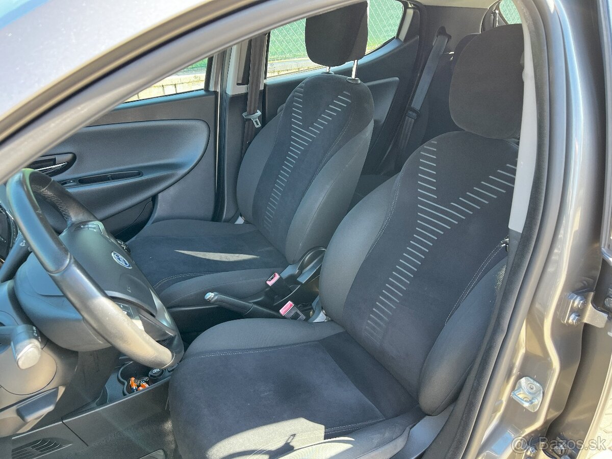 Lancia Ypsilon GOLD 1.2i - 11