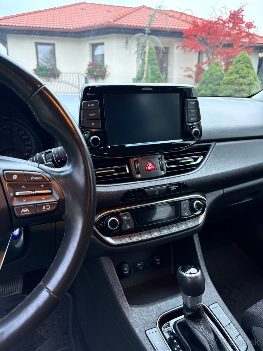 Hyundai i30 CW 1.5 TGDi BENZÍN + mHEV, AUTOMAT, kúpené v SR - 11