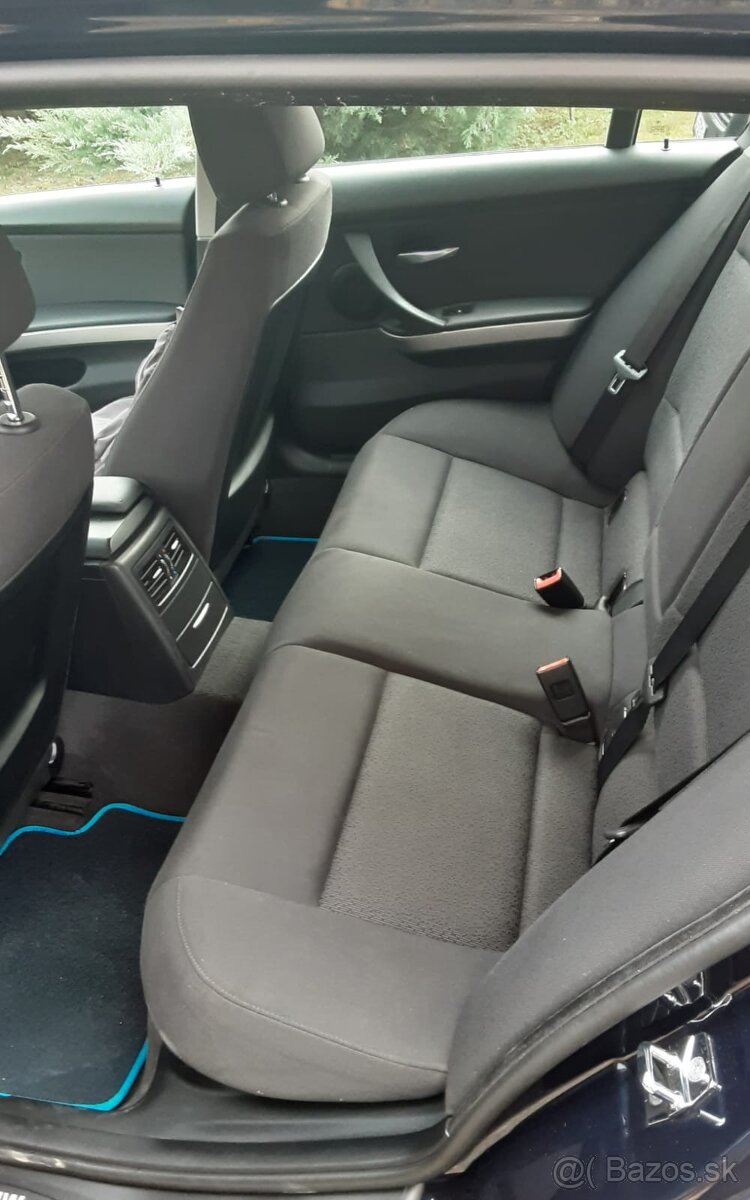 BMW 318i Touring - 11