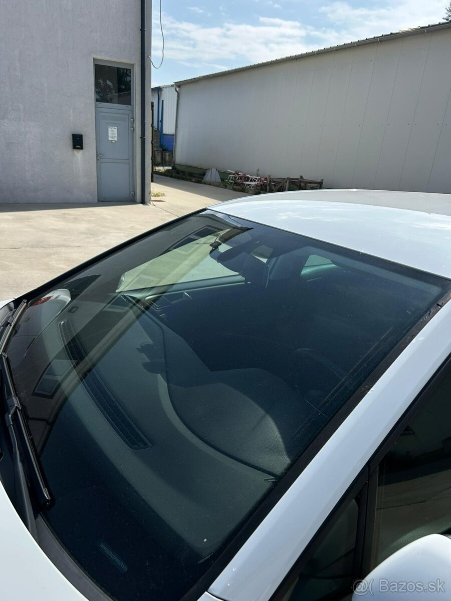 VW Golf 7 1,6 TDI 66kw, biela farba, manuál 5 r.v. 2014 - 11