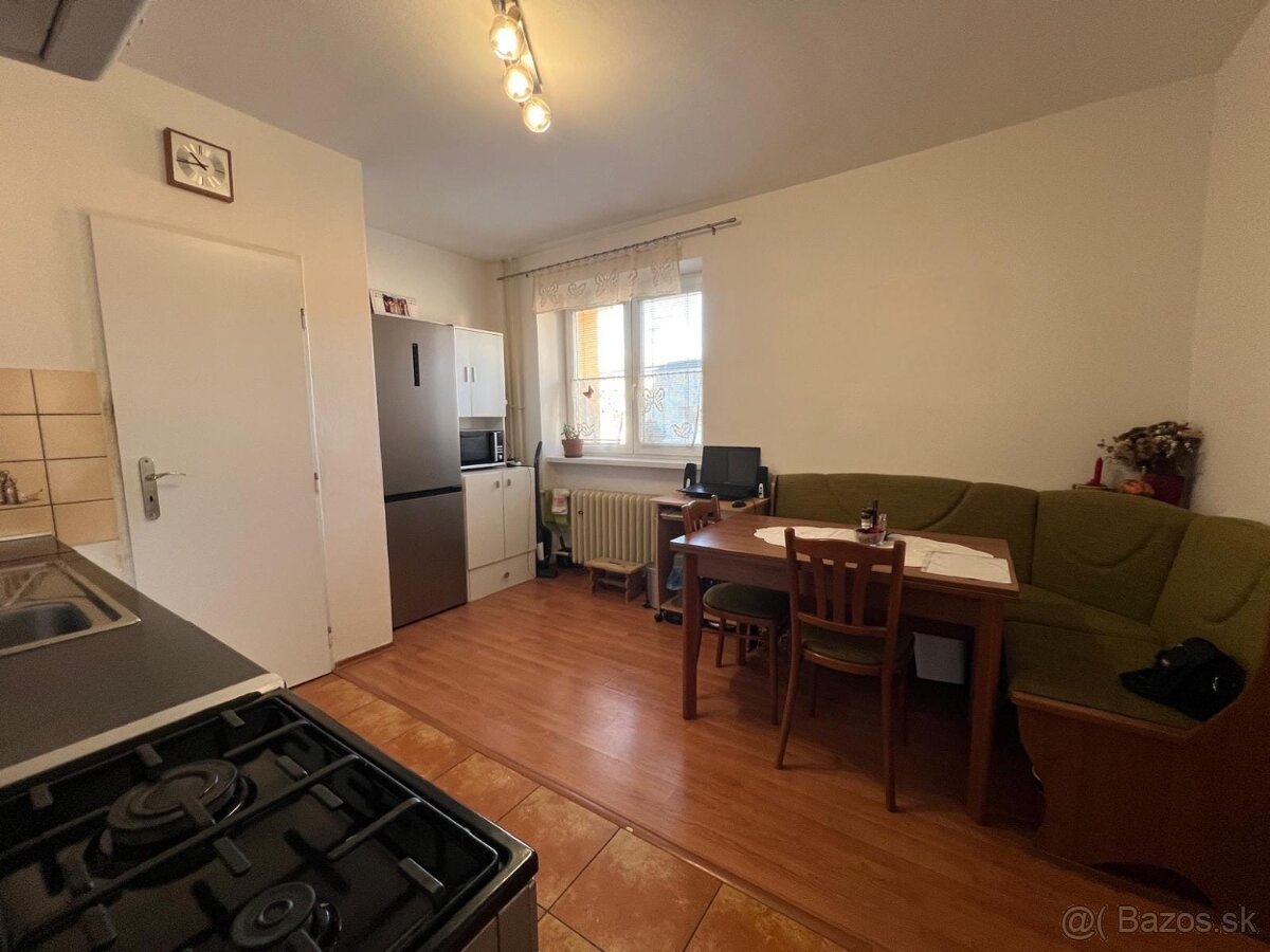 Na predaj 2 izbový slnečny a zrekonšt.byt vo Valaskej s balk - 11