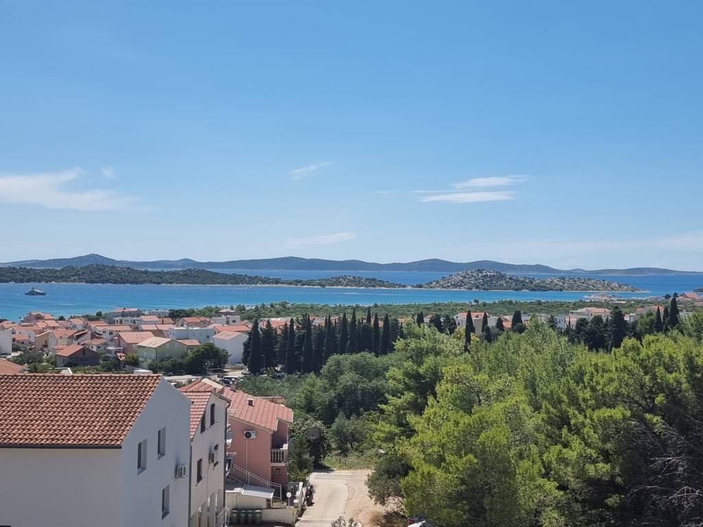 CHORVÁTSKO - Kvalitné apartmány s výhľadom na more - VODICE - 11