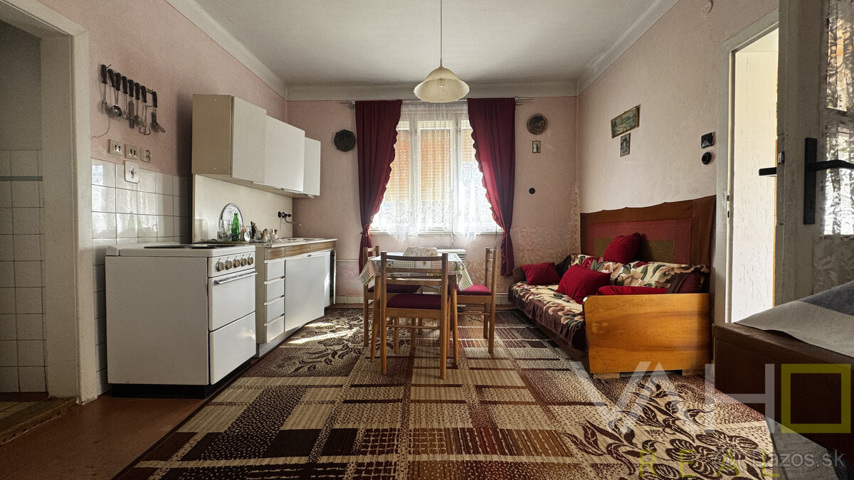 🏡 Na predaj: tehlový rodinný dom s veľkým pozemkom v obci Vá - 11