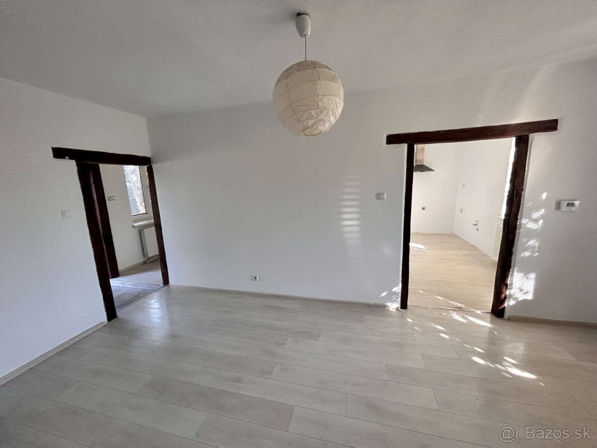 Sliač – príjemný rodinný dom so záhradou, pozemok 662 m2 - 11