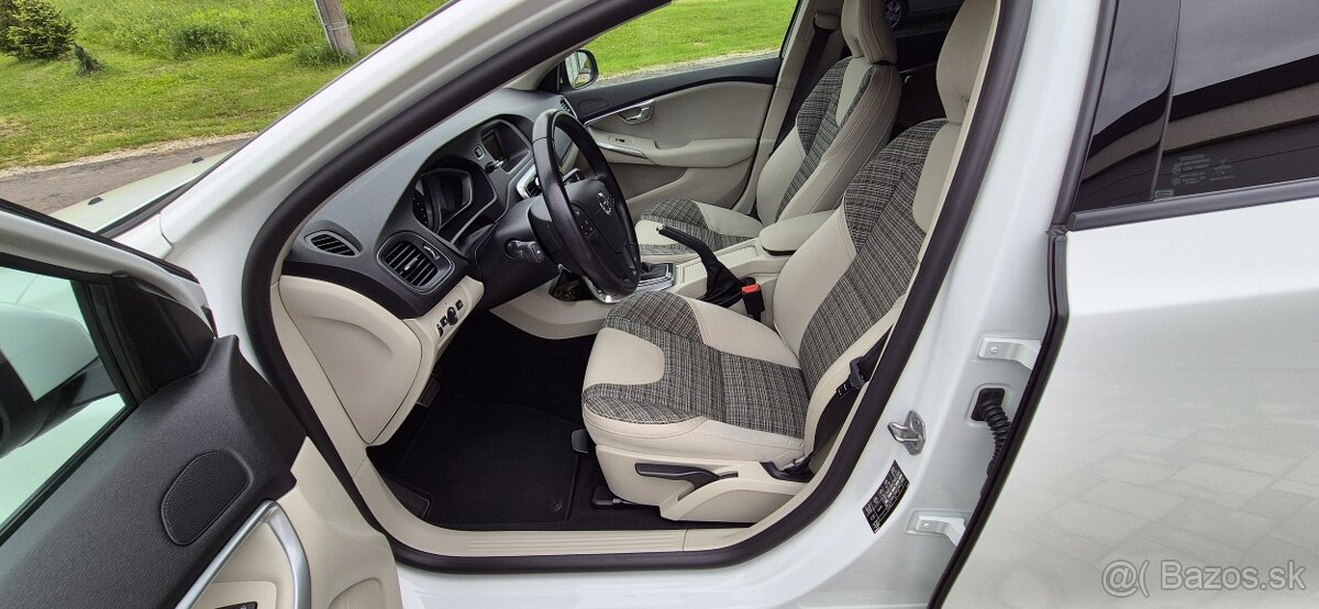 Volvo V40 T2 1.5L 122k Momentum Geartronic - 11