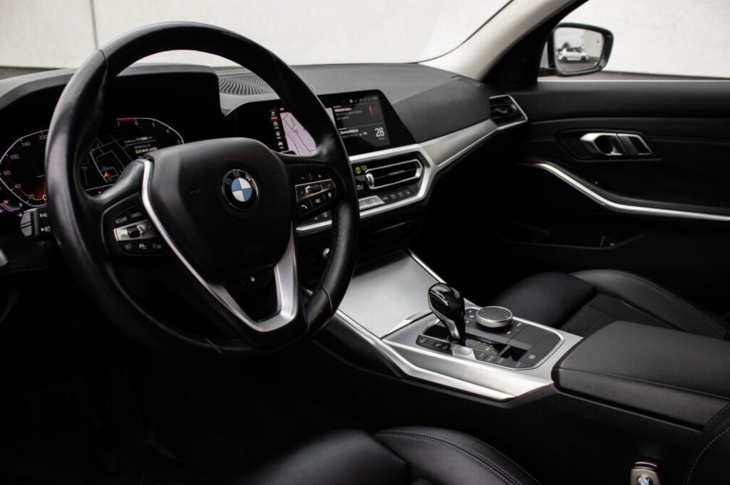 BMW 320i 2019 - 11