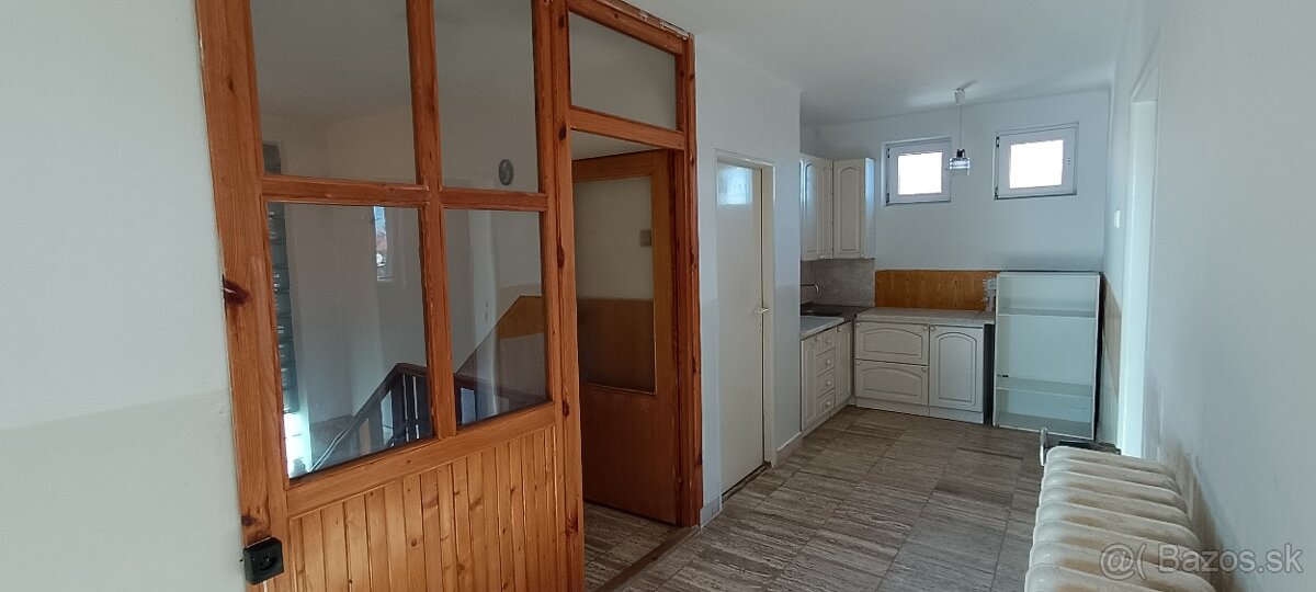 Na predaj 6-izbový rodinný dom v obci Matúškovo - 11