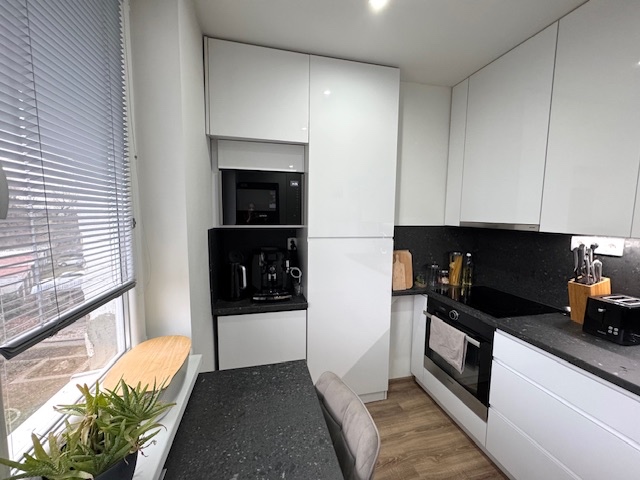 Na predaj 2 izbový krásne zrekonštruovaný byt s garážou - 11