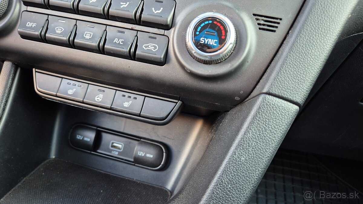 Kia Sportage 1.6 T-GDi Gold A/T SK 1 MAJITEL - 11