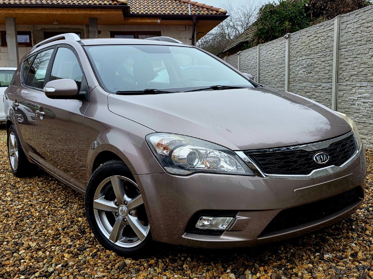 Kia Ceed SW • 1.4i • Facelift 2011 • 59 tisíc KM • Nová STK - 11