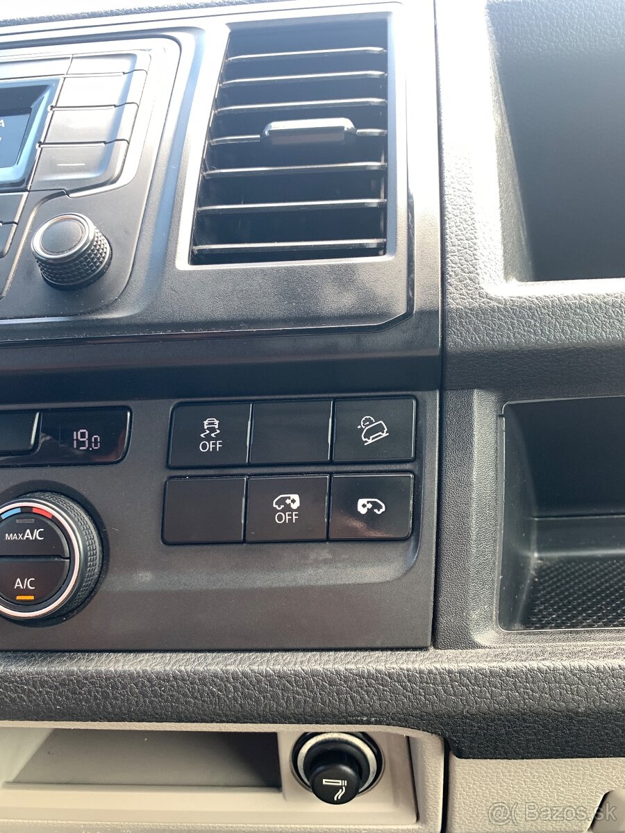 Predám Volkswagen T6 caravelle 9miestne 4x4 - 11