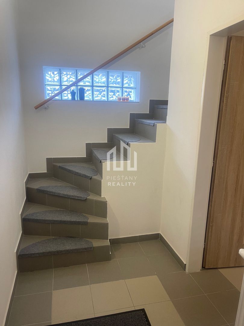 Na prenájom 2-izbový byt v dome takmer v centre, Piešťany - 11