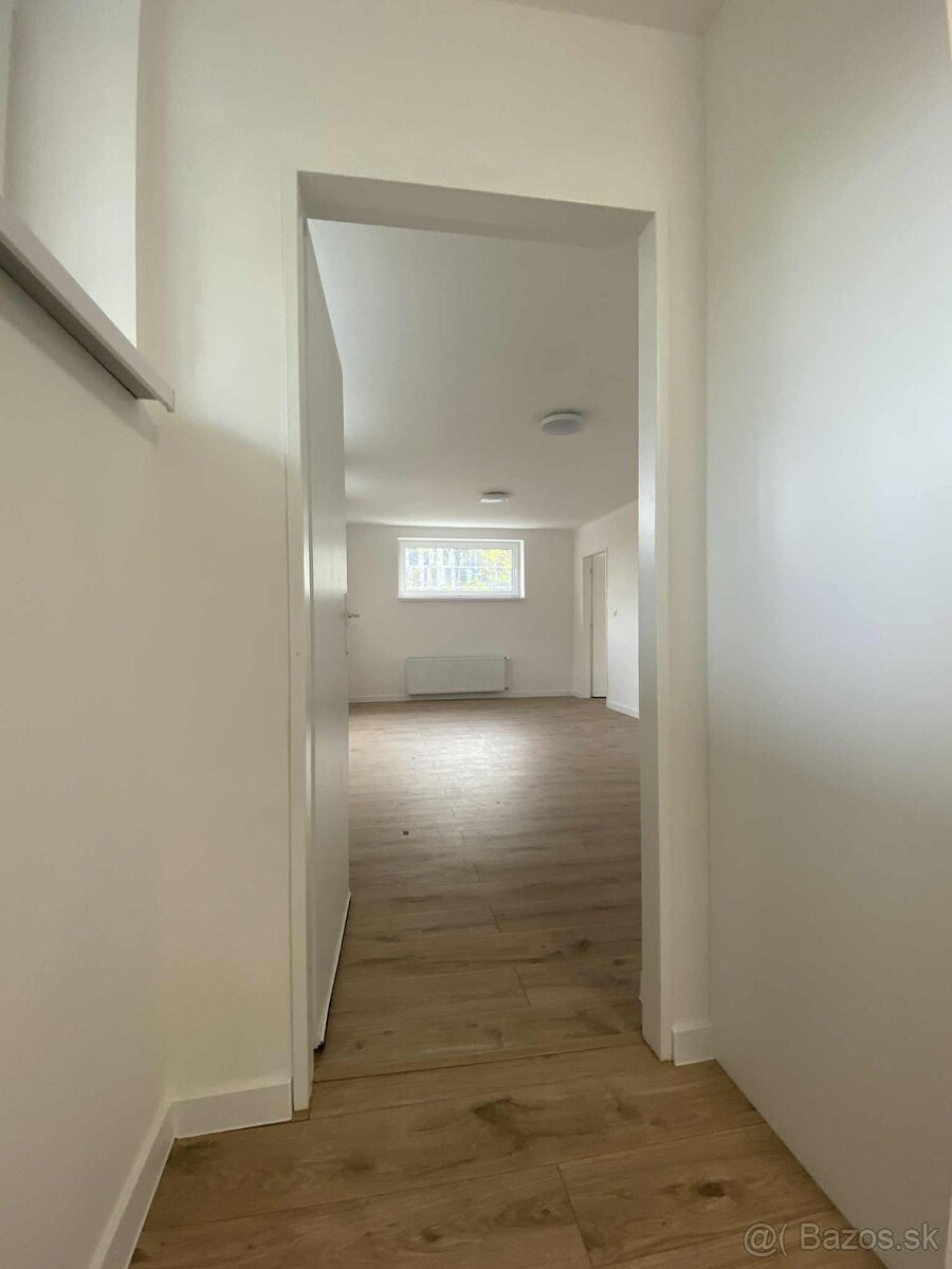 Priestranný 2-izb. byt na prenájom Staré Mesto - 11