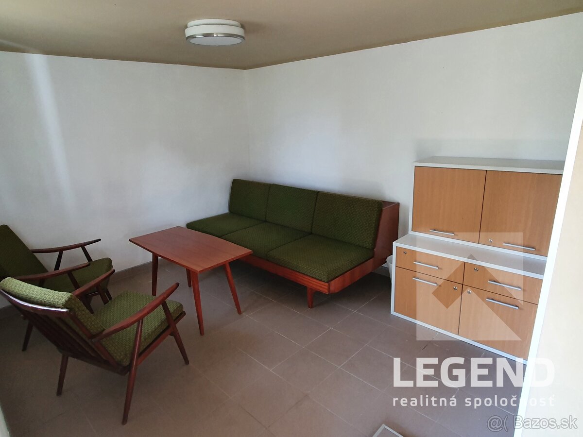 Krásna záhrada s malou murovanou chatkou v Kolárove, Čergov - 11