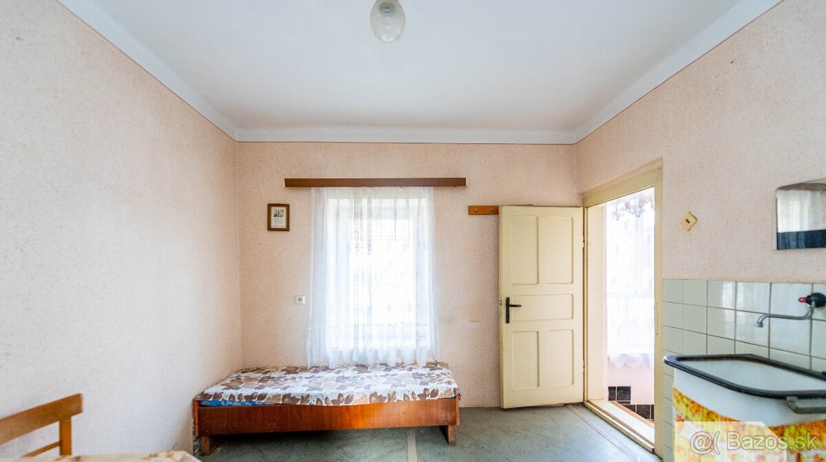 Predám rodinný dom so záhradou - 11