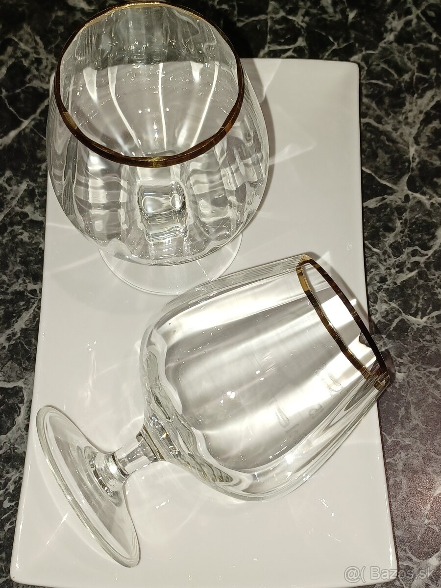 Predáme poháre a tácku. - 11