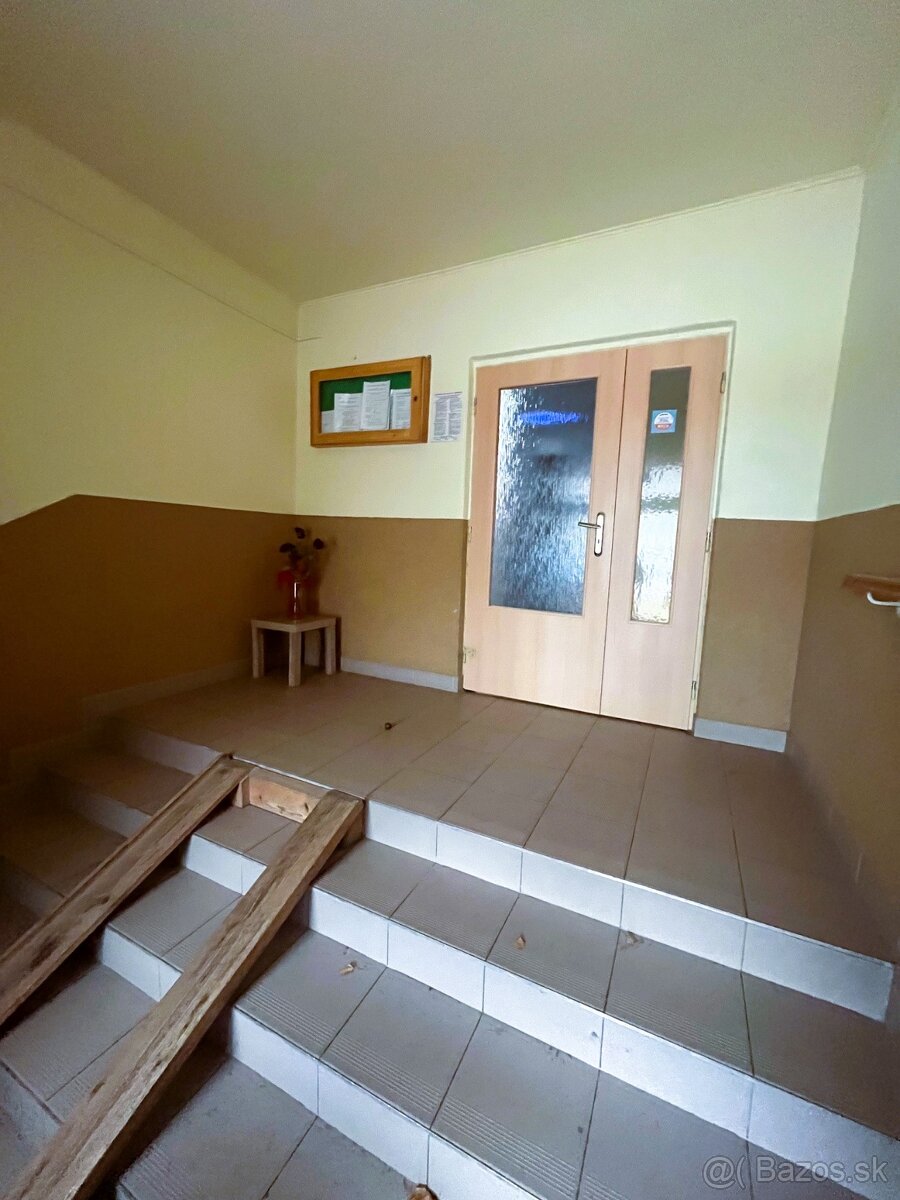 Veľký,zariadený,pekný 3 IB + balkón, ul. Ku Bratke, Levice - 11