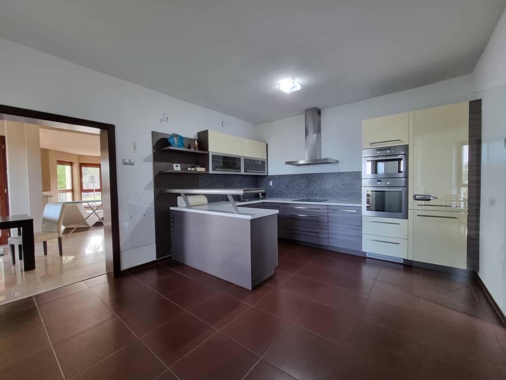 PREDAJ - EXKLUZÍVNA VILA - NITRA - 11