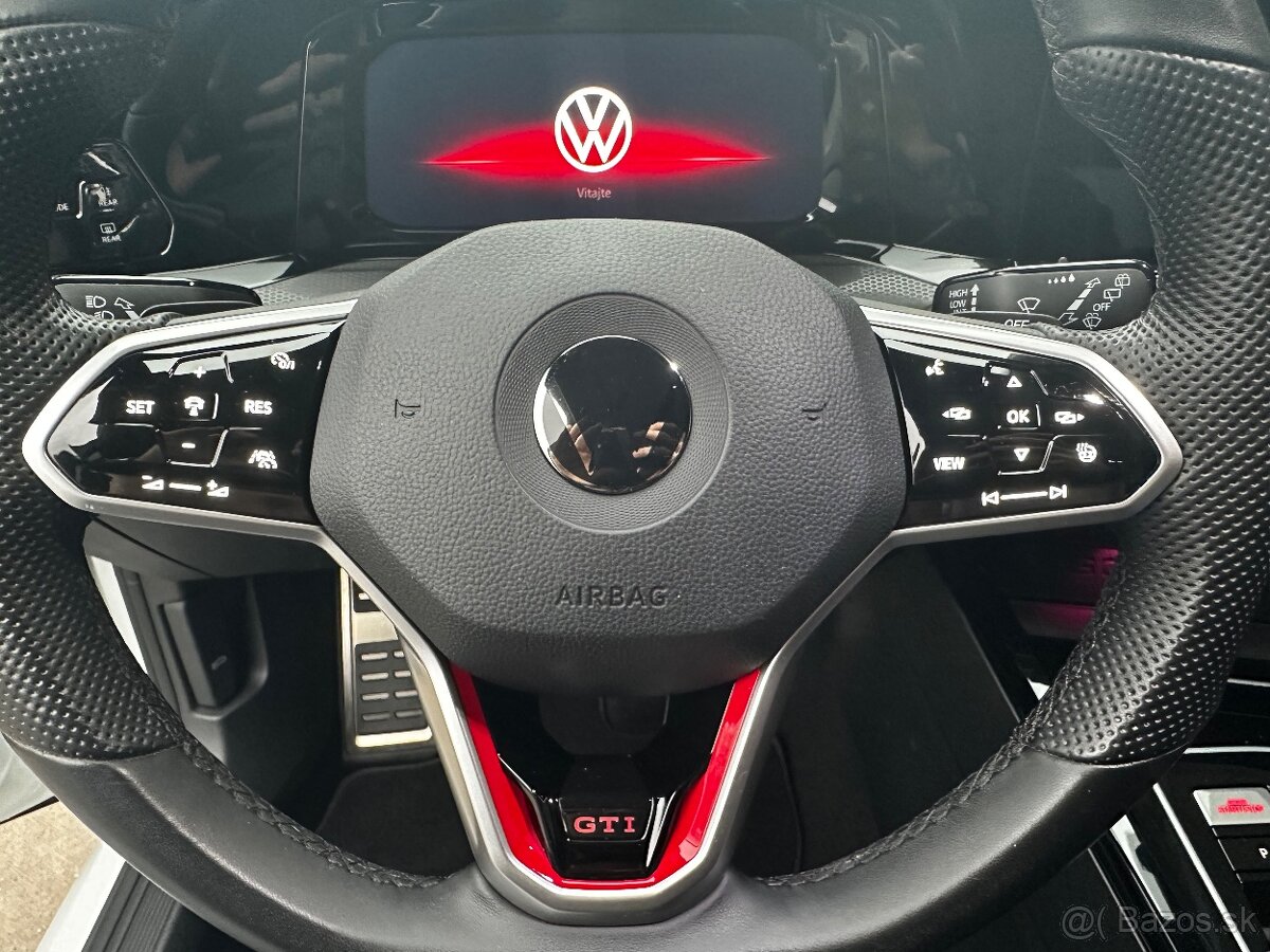 Volkswagen Golf GTI - 11