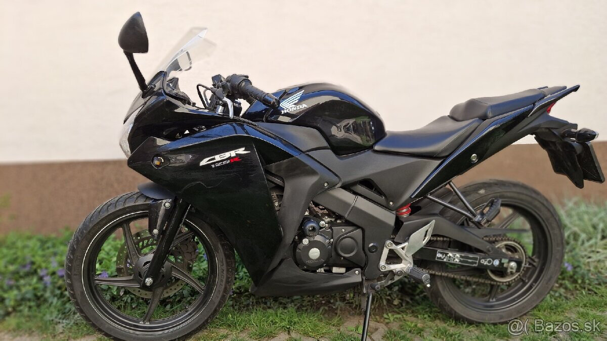 Honda CBR125R 2. generacia - 11