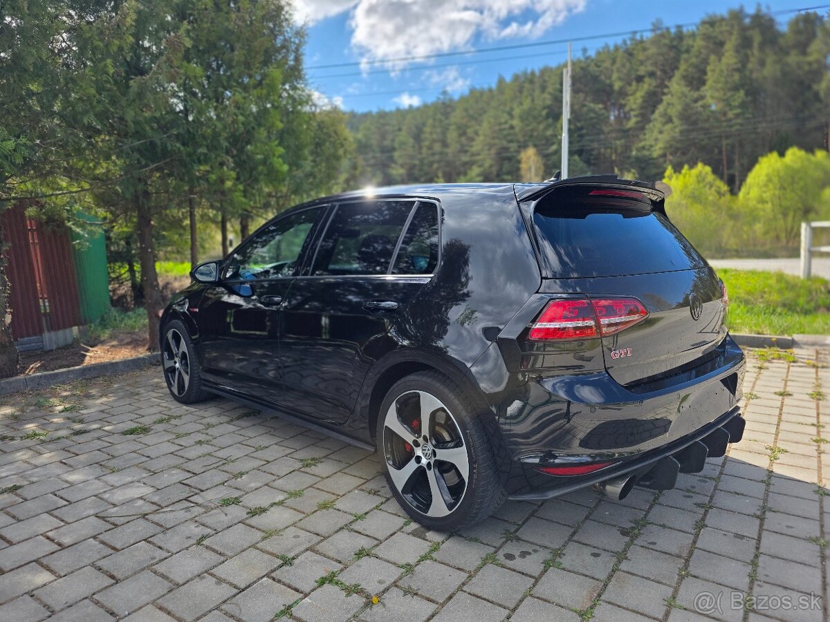 VW Golf 2.0 GTI DSG Performance - 11
