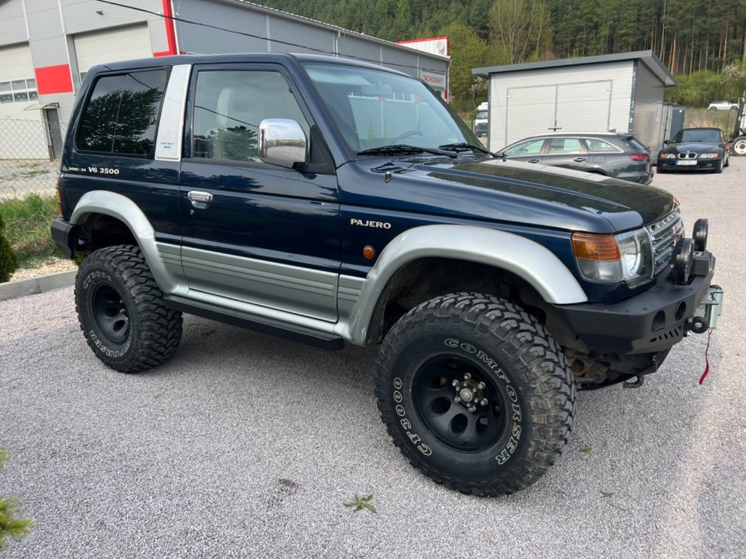 Mitsubishi Pajero 3.5 GLS A/T AB A/C LED - 11