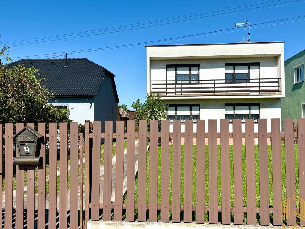 VÝRAZNÁ ZĽAVA , NA PREDAJ 5 - IZB. ROD.DOM, JABLONICA. - 11