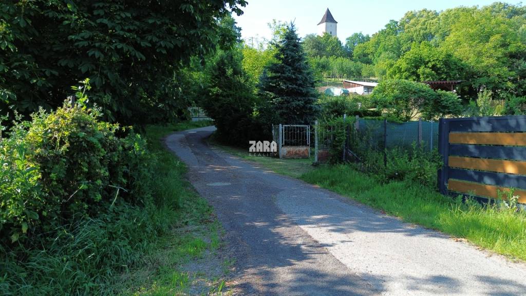 SVINICA - Pekný stavebný pozemok 612 m2, VŠETKY IS. - 11