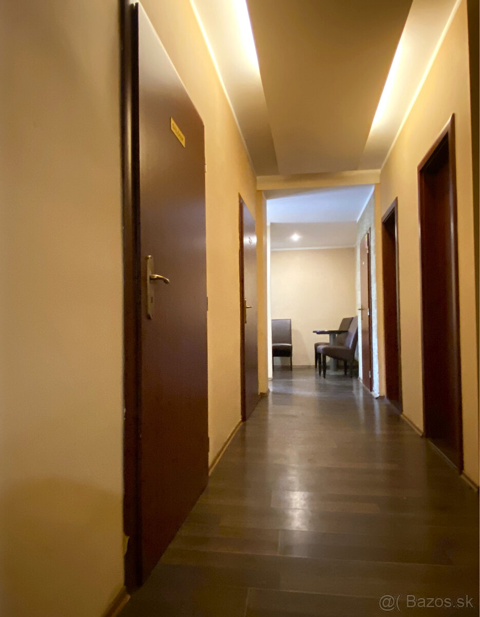 Rekonštruovaný dom s pozemkom na podnikanie - 11