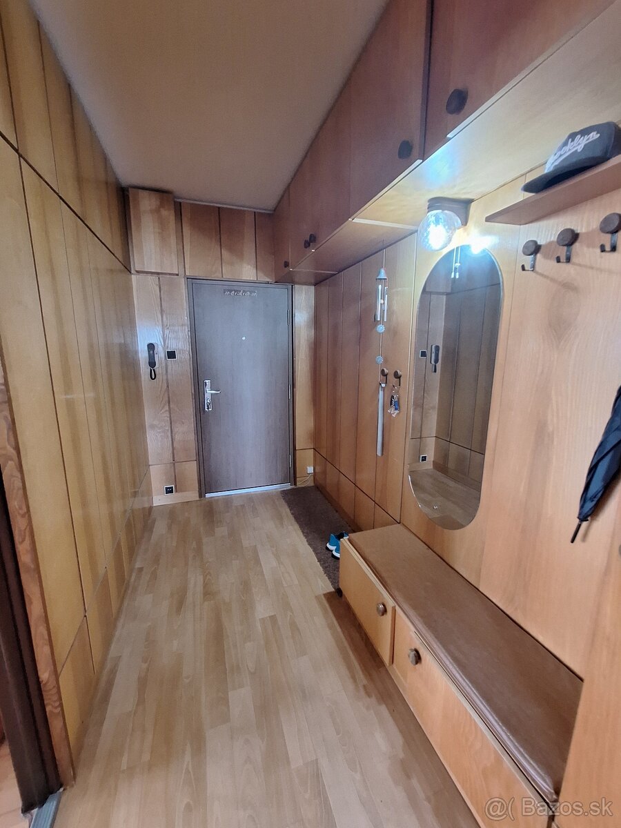 Prenájom 2 izbový byt s loggiou, sídlisko Západ, SNV - 11