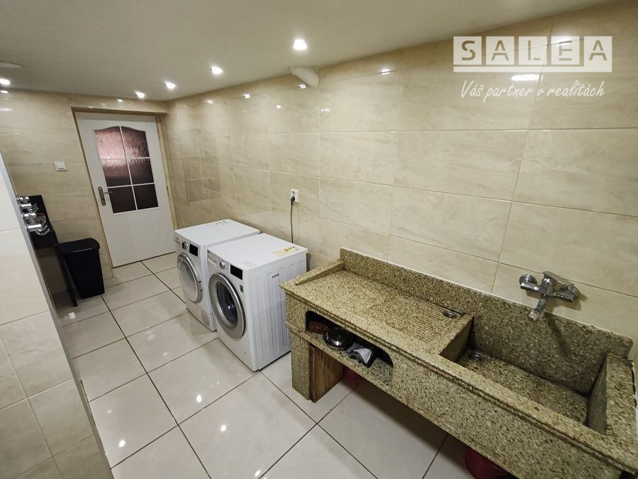 ZNÍŽENÁ CENA... EXKLUZÍVNE VILA-DOM V PREŠOVE VÝBORNÁ LOKAL - 11