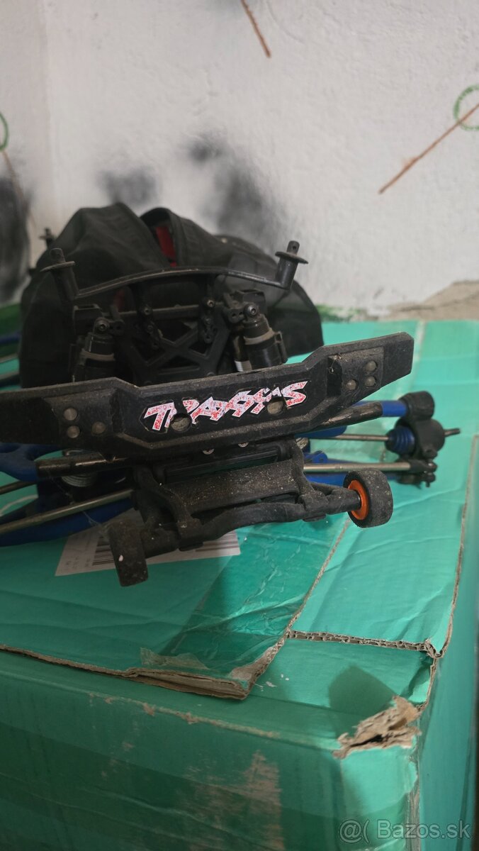 Rc Traxxas EMAXX - 11