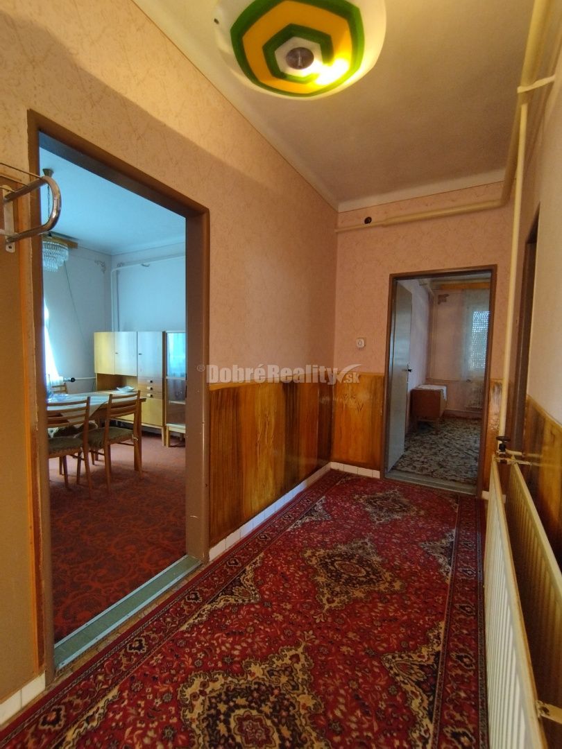 Zaujímavý a zachovalý 4 izbový rodinný dom v povodnom stave - 11