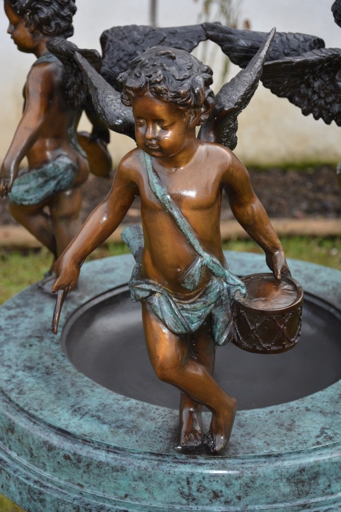 Zámecká bronzová fontána s amorky - 11