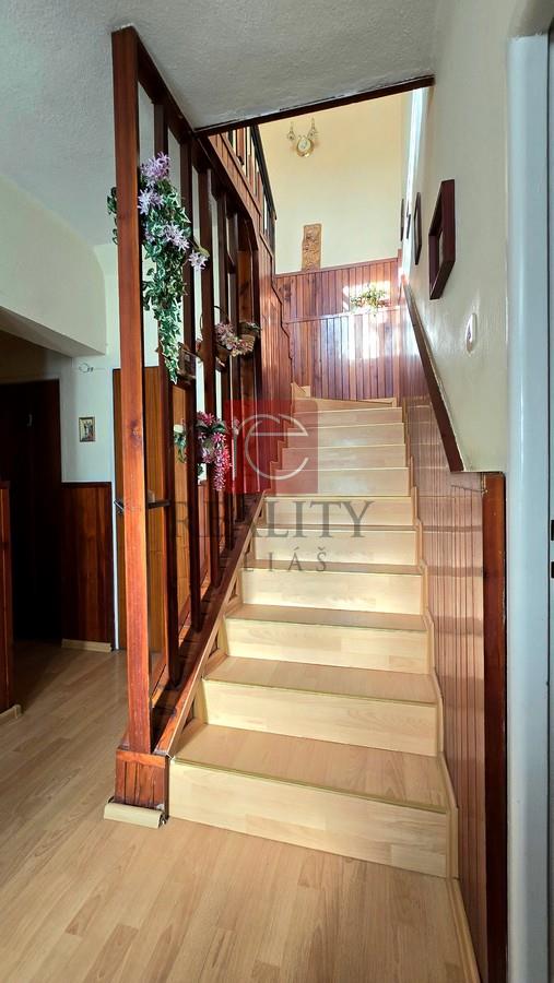 NA PREDAJ rodinný dom s veľkým pozemkom,Veľký Kýr - 11